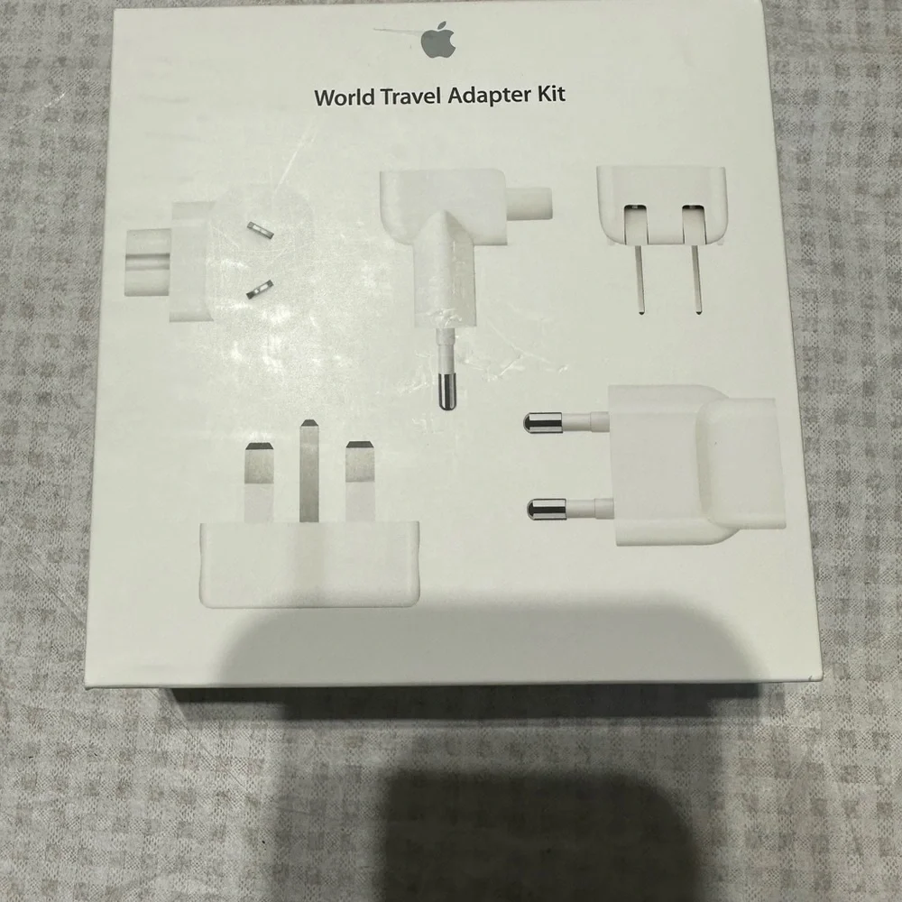 World travel adapter apple